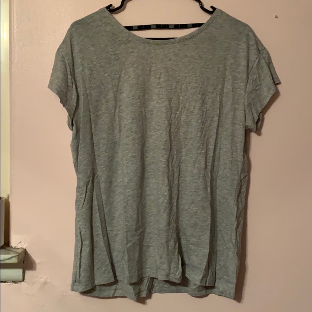Grey tshirt with back cutout